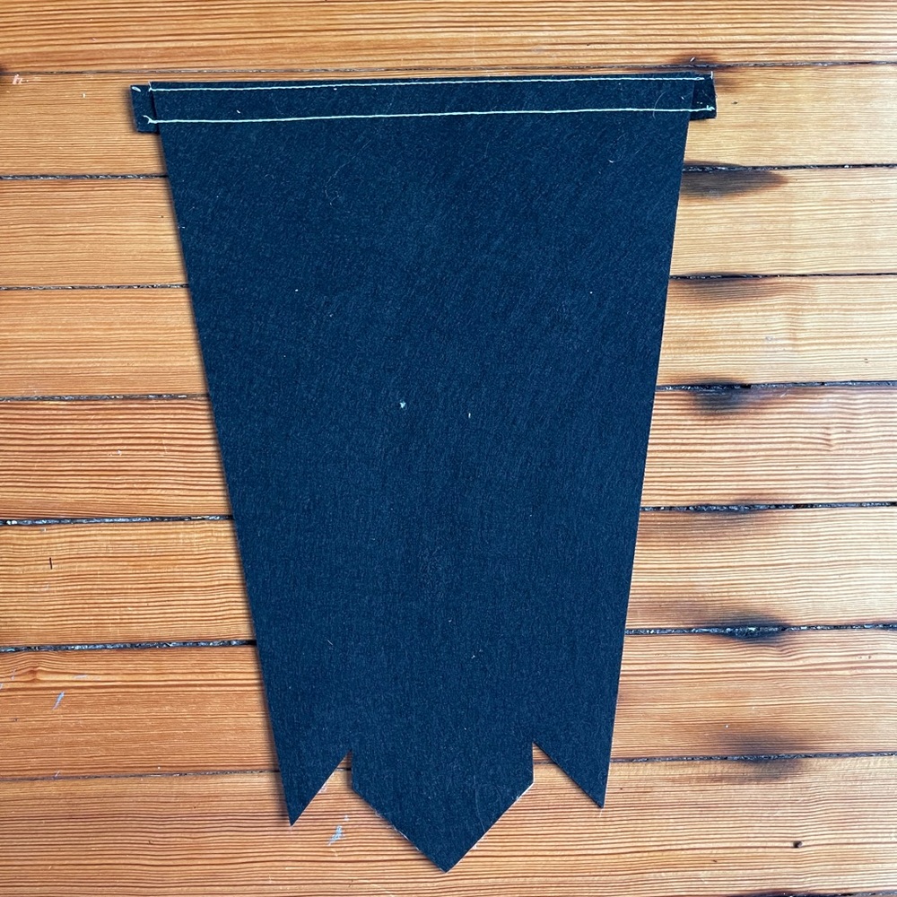 Beeteeth Black and Gold Pennant - Picture 2 of 4